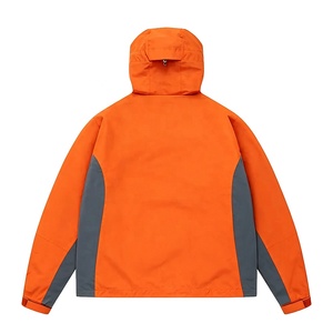 Veste coupe-vent pour homme à capuche, couleur orange personnalisée, imperméable, ajustement réglable, vêtements de randonnée avec poches zippées - Product Image 3