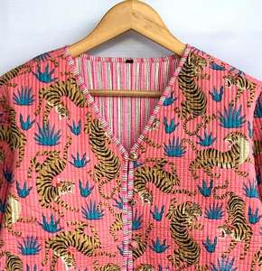 Preciosa Chaqueta Bomber Corta de Invierno Reversible Hecha a Mano con Estampado Floral Rosa 100% Algodón Ecológico para Mujer, Ropa de Fiesta/Regalo para Ella - Product Image 2