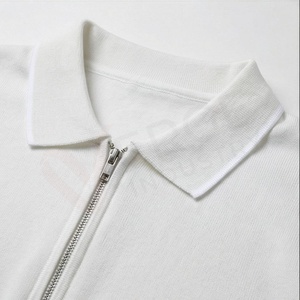 Polo en tricot blanc à manches courtes pour homme avec fermeture éclair, design uni décontracté, coupe classique - Product Image 4
