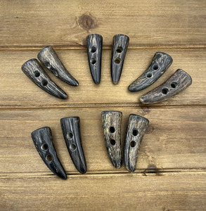 Bouton à bascule en corne de buffle authentique finition polie, différentes tailles - Product Image 4