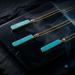 Collier pendentif turquoise plaqué or, chaîne à maillons géométriques en pierre bleue - Product Image 4