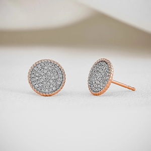 Boucles d'oreilles clous en argent sterling 925, pavé complet de moissanite couleur D VVS, certifiées IGI, serties griffes, motif floral tendance, pour hommes et femmes - Product Image 5