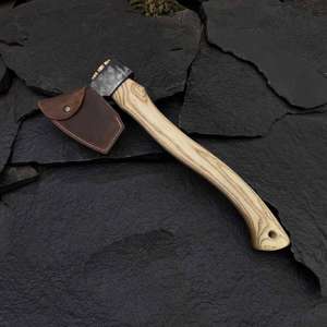 Hache en acier au carbone forgé de qualité industrielle avec manche en bois de frêne et étui en cuir pour la sculpture, le travail du bois et les cadeaux - Product Image 4