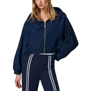 Chaqueta Cortavientos de Nailon Arrugado con Capucha Transpirable, Chaqueta Cortavientos Impermeable para Actividades al Aire Libre, Estilo Retro para Mujer - Product Image 3