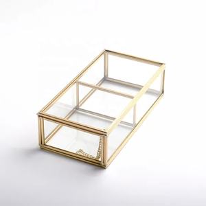 Boîte de rangement compartimentée en laiton et verre de luxe pour bijoux et cosmétiques, vente en gros - Product Image 3