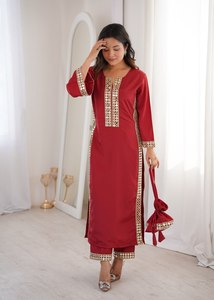 Ensemble Kurta Traditionnel Indien et Pakistanais pour Femme en Coton Rouge, Longueur Cheville, Détails Brodés, Coupe Classique, Séchage Rapide, Idéal pour Diwali - Product Image 5