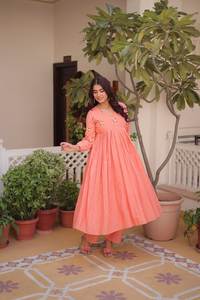 Elegante Conjunto de Kurti y Pantalón de Algodón Bordado – Cuello en V, Manga Larga, para Fiestas y Uso Casual - Product Image 3