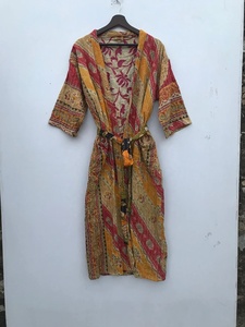 มาใหม่ล่าสุดอินเดียผ้าฝ้าย Kantha แจ็คเก็ตวินเทจ Kantha ผ้านวมแจ็คเก็ตคลาสสิกยาวชุดกิโมโนกับเข็มขัดและคอใหญ่ผู้หญิงแจ็คเก็ต - Product Image 2