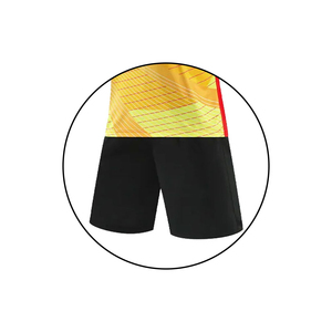 Uniforme de volley-ball pour hommes sur mesure, design OEM, tissu polyester léger, respirant et à séchage rapide pour l'entraînement professionnel. - Product Image 4
