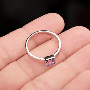 Bague artisanale en argent sterling 925 massif avec améthyste sertie clos, bijou naturel de haute qualité pour la guérison des chakras, idéale pour les mariages - Product Image 5