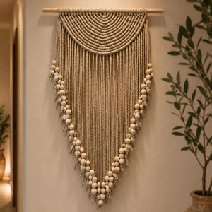 Décoration murale en macramé avec perles naturelles en forme de triangle, décoration d'intérieur, pièce d'art pour le salon, emballage en une seule pièce - Product Image 5
