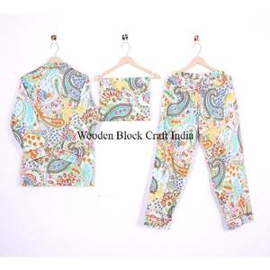 Conjunto de pijama de algodón ligero estampado a mano para mujer, tela suave y transpirable, ideal para relajarse, dormir y uso casual. - Product Image 4