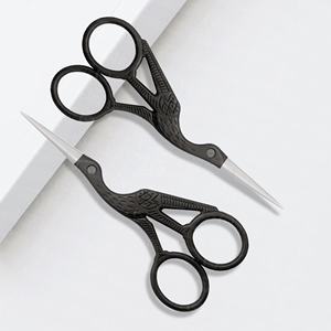 Ciseaux de précision Stork pour soins des ongles, manucure, usage en salon, acier inoxydable, outil professionnel, vente en gros directe d'usine OEM - Product Image 3