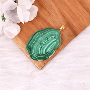 Pendentif en malachite naturelle, stalactite, laiton plaqué or, 22,7 g, pierre verte unique - Product Image 4