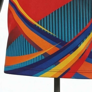 Camiseta de Manga Corta con Cuello Redondo y Estampado Geométrico Rojo para Hombre, de Secado Rápido, Tejido Deportivo, Corte Ajustado, Largo Regular - Product Image 6
