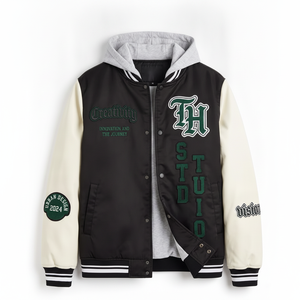 Chaqueta Varsity Negra para Hombre con Mangas Crema, Logotipo Bordado, con Capucha, Estilo Preppy, para Otoño - Product Image 1