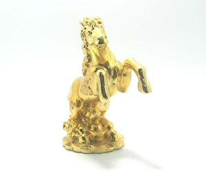 Adornos de caballos dorados hechos a mano por OEM, esculturas de animales personalizables en resina para un diseño de interiores hecho a medida en Vietnam - Product Image 2