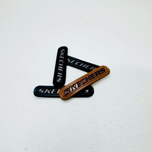Parches de goma de silicona ecológicos personalizados Quan Chi con logotipo en relieve etiquetas duraderas para bolsos de zapatos ropa hecha en Vietnam - Product Image 3
