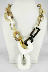 Collar de cuerno de búfalo orgánico de diseño personalizado para mujer, acentos de cuerno de buey hechos a mano con cuentas, símbolo cristiano de fiesta clásico FWE - Product Image 2