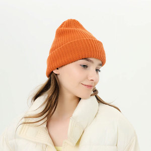 Bonnet personnalisé en tricot avec logo, bonnet côtelé pour marques urbaines américaines, collection OEM, merchandising saisonnier - Product Image 2