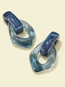 Boucles d'oreilles à clip en résine personnalisées faites à la main, cadeau classique pour femmes pour anniversaire et célébration - Product Image 4