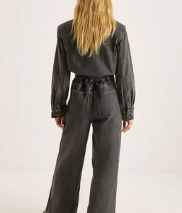 Mono vaquero de mujer de lavado claro, suave, de una pieza, informal, a la moda, proveedor mayorista de ropa, playsuit, overol, pantalón vaquero - Product Image 2