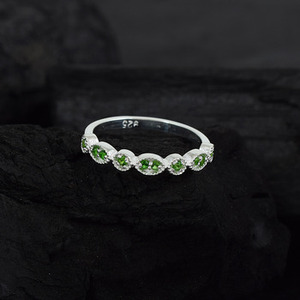 Anillos Finos Hechos a Mano en Plata de Ley 925, Anillos de Diopsido de Cromo de Color Verde Corte Redondo 100% Naturales, Únicos y Modernos - Product Image 3