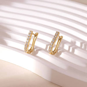 ต่างหูเพชรรูปตัวยู AMBER JEWELS T-2842 สไตล์มินิมอล ชุบทอง 14K สำหรับทุกเพศ ดีไซน์วินเทจ ทรงเหลี่ยมเจียระไน ใส่ได้ทุกวัน - Product Image 4