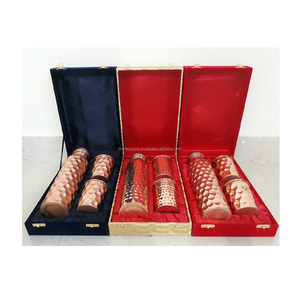 Bouteille d'eau authentique en cuivre pur avec finition polie et bouchon hermétique pour une consommation d'eau saine et sécurisée - Product Image 3