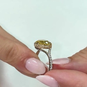 Anillo de Diamante Amarillo de Laboratorio con Corte Corazón, Diseño Premium, Semibiselado, con Certificado IGI y Claridad VVS - Product Image 3