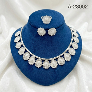 Parure de bijoux plaqué or tendance ethnique fleur zircon pour femme, collier, boucles d'oreilles et bague pour fiançailles et fêtes A2-23001 - Product Image 3