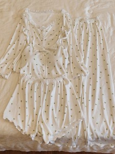 Set Pigiama 4 Pezzi Personalizzato con Stampa Floreale per Donne, Abbigliamento da <span class=keywords><strong>Notte</strong></span> con Scollo in Pizzo, Pantaloncini <span class=keywords><strong>e</strong></span> Pantaloni - Product Image 2