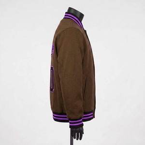 Blousons universitaires imperméables et écologiques à capuche brodés sur mesure, les plus vendus, dernier design, meilleure fabrication pour hommes - Product Image 3