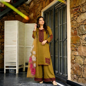 Ensemble Salwar en coton moutarde tendance pour femme avec broderies et dupatta fleuri, coupe ample, tenue décontractée traditionnelle - Product Image 1