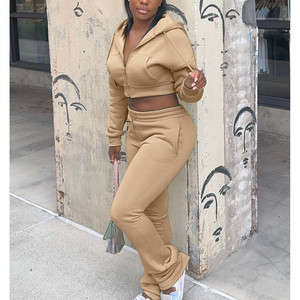 Ensemble de sport décontracté pour femme en polaire rouge 2 pièces : crop top à capuche et pantalon long - Product Image 6