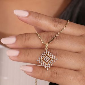 Collier pendentif en diamant de taille princesse cultivé en laboratoire, magnifique collier en diamant pour tous les styles, certifié IGI, clarté VVS-VS, à vendre - Product Image 1