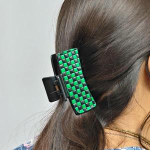 Pince à cheveux en plastique à carreaux verts, accessoire de mode pour femme, pince à cheveux en cuir - Product Image 1