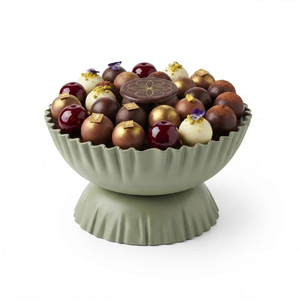 Increíble tazón metálico para chocolate y dulces con diseño martillado en color dorado, ideal para frutas y chocolate cremoso, perfecto para regalos en fiestas. - Product Image 3