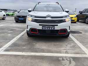 Citroën <span class=keywords><strong>C5</strong></span> <span class=keywords><strong>Aircross</strong></span> 1.6T Turbo SUV 6AT FWD 5 places avec <span class=keywords><strong>toit</strong></span> <span class=keywords><strong>ouvrant</strong></span>, édition luxe, modèle 2017 d'occasion - Product Image 1