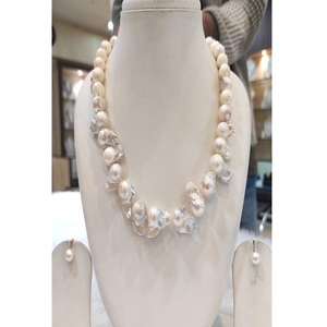 Juego de Collar y Aretes de Perlas de Imitación de Primera Calidad Radiant, Grado AA, Moderno, de 1 Hilera, para Bodas, Compromisos y Fiestas - Product Image 2