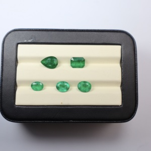 Esmeraldas Sueltas Premium Swat, Corte Ovalado de Grado AAA, 5 Piezas, 6.65 Ct, Corte de Formas Mixtas, Esmeralda Verde Natural - Product Image 2