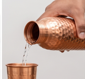 Botella de agua de cobre martillado hecha a mano, diseño a prueba de fugas, ideal para almacenamiento de la mejor calidad y uso de utensilios de cocina elegantes - Product Image 3