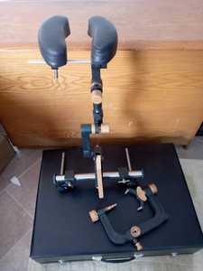 เครื่องมือยึดกระโหลกศีรษะแบบสามจุด Mayfield Skull Clamp สำหรับศัลยกรรมประสาท ระบบยึดกระโหลกศีรษะ ได้รับการรับรองมาตรฐาน CE ISO พร้อมอุปกรณ์ช่วยผ่าตัด - Product Image 1