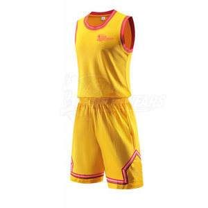 Uniforme de basket-ball personnalisable de qualité supérieure, design imprimé par sublimation, fabriqué en tissu doux et respirant pour un confort maximal - Product Image 2