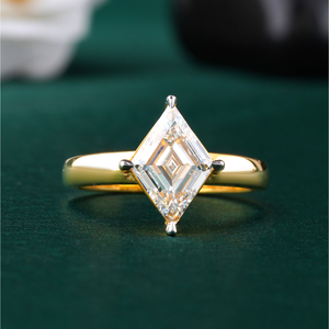 Anillo Solitario de Diamante Cultivado en Laboratorio con Corte Kite de 2.06 CT, Oro Amarillo/Blanco de 18K, Joyería de Compromiso Moderna con Claridad VVS2 - Product Image 1