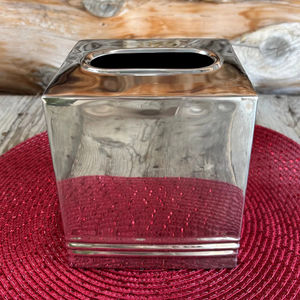 Porte-boîte à mouchoirs minimaliste en argent pour une utilisation quotidienne sur la table, le comptoir, au bureau, dans la salle de bain et dans le salon, fabriqué à la main en Inde - Product Image 1