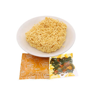 Nouilles instantanées au poulet mijoté Cung Dinh 79g, offrent des nouilles moelleuses dans un riche et savoureux bouillon de poulet mijoté pour un repas réconfortant - Product Image 3