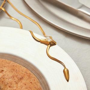 Joyería impermeable, cadena de serpiente de acero inoxidable chapada en oro de 18 quilates, collar ajustable tipo Y, collar tipo lariat. - Product Image 2