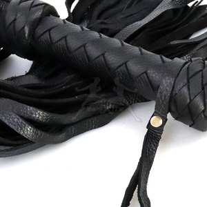 Fouet à cheval élégant avec poignée confortable, doté d'une construction fiable et d'un design pratique - Product Image 4