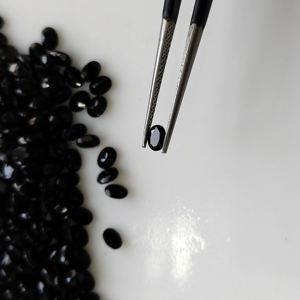 พลอยออนิกซ์สีดำธรรมชาติ รูปไข่ขนาด 4x3 มม. คุณภาพดีที่สุด สำหรับทำเครื่องประดับ จากเรดเมาน์เทน เจมส์ - Product Image 3